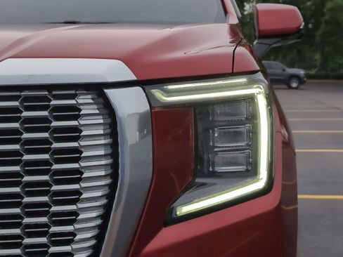 Used 2024 GMC Yukon Denali w/ Max Trailering Package AWD/4WD image 12
