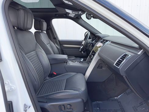 Used 2023 Land Rover Discovery S R-Dynamic image 16