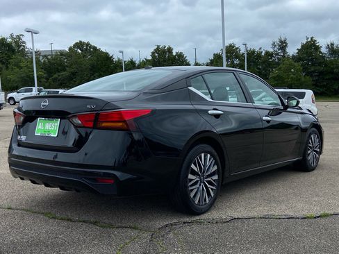 Used 2024 Nissan Altima 2.5 SV FWD image 3