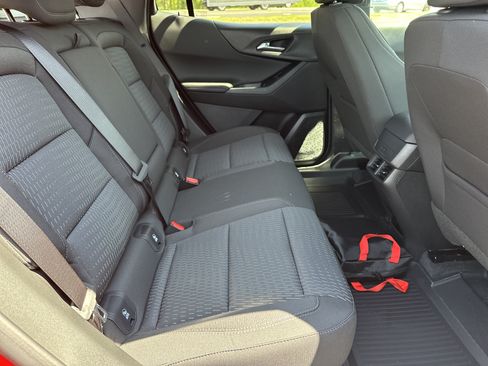 New 2026 Chevrolet Equinox LT w/ Safety and Technology Package FWD image 17