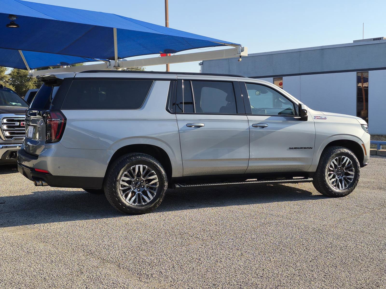 Used 2025 Chevrolet Suburban Z71 AWD/4WD image 7
