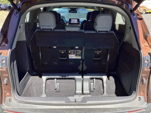 Certified 2022 Toyota Sienna XLE image 28