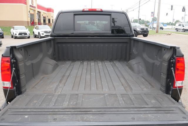Used 2015 Nissan Titan SV w/ SV Value Truck Package AWD/4WD image 10