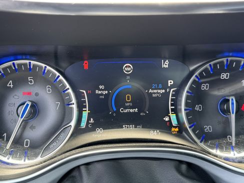 Used 2025 Chrysler Pacifica Limited FWD image 35