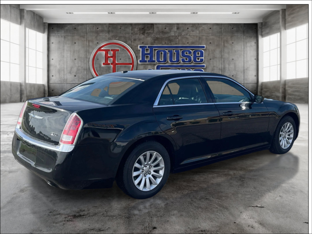 Used 2014 Chrysler 300 w/ Driver Convenience Group RWD image 5