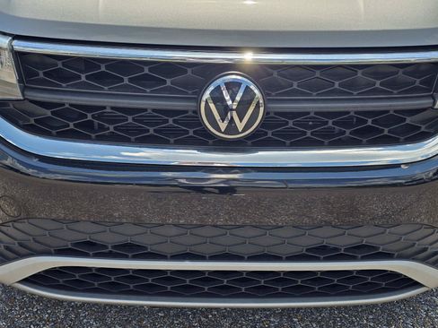 Used 2023 Volkswagen Taos SE w/ Black Wheel Package FWD image 3