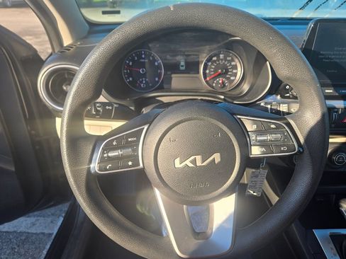 Used 2022 Kia Forte LXS FWD image 9