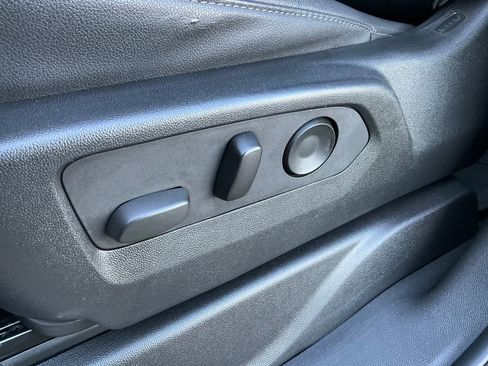 Used 2022 Chevrolet Tahoe Z71 image 18