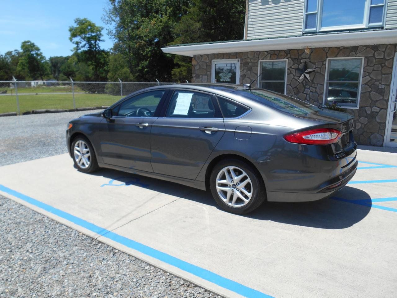 Used 2016 Ford Fusion SE FWD image 19