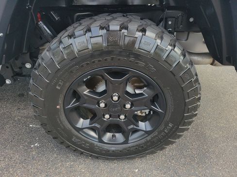 Used 2023 Jeep Gladiator Willys AWD/4WD image 34