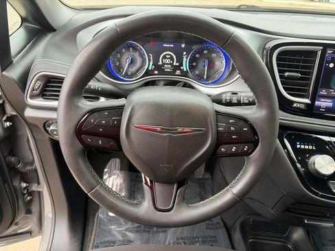 Used 2022 Chrysler Pacifica Touring AWD/4WD image 28