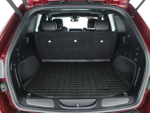 Used 2019 Jeep Grand Cherokee Limited image 18