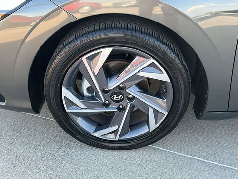 Certified 2025 Hyundai Elantra SEL image 7