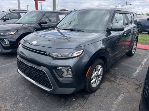 Used 2020 Kia Soul S FWD image 2