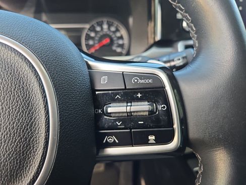 Certified 2022 Kia Sorento EX w/ Panoramic Sunroof Package image 25