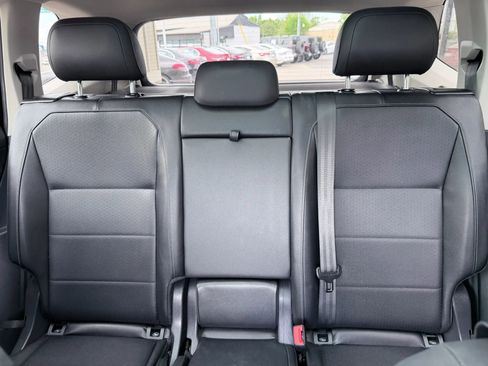 Used 2020 Volkswagen Tiguan SE w/ Panoramic Sunroof Package image 29