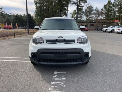 Used 2018 Kia Soul Base image 3