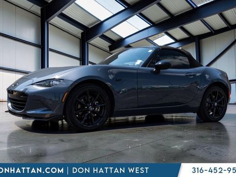 Used 2021 MAZDA MX-5 Miata Club RWD image 2