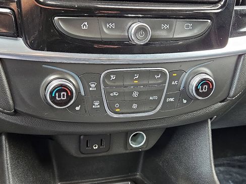 Used 2022 Chevrolet Traverse LT AWD/4WD image 30