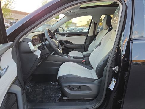 New 2026 Volkswagen Tiguan SE image 11