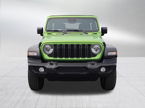 Used 2025 Jeep Wrangler Unlimited Sport AWD/4WD image 2