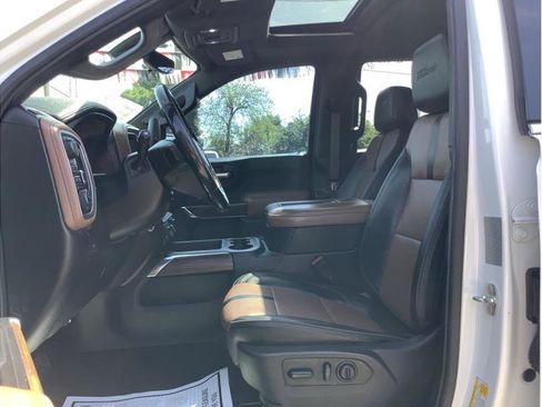 Used 2019 Chevrolet Silverado 1500 High Country w/ Technology Package AWD/4WD image 14