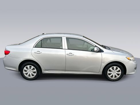 Used 2009 Toyota Corolla S image 2