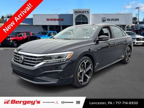 Used 2020 Volkswagen Passat 2.0T R-Line FWD image 1