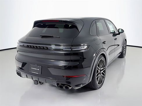 New 2026 Porsche Cayenne GTS AWD/4WD image 22