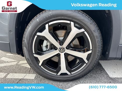 New 2025 Volkswagen Tiguan SE image 9
