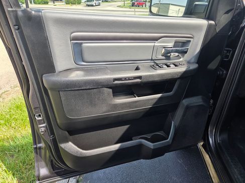 Used 2023 RAM 1500 Classic SLT AWD/4WD image 10
