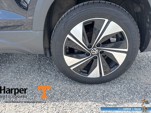 Used 2025 Volkswagen Taos SE w/ Panoramic Sunroof Package AWD/4WD image 20