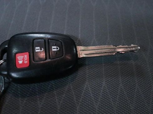 Used 2018 Toyota Tacoma SR5 image 22