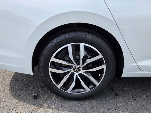 Used 2026 Volkswagen Jetta SE FWD image 14