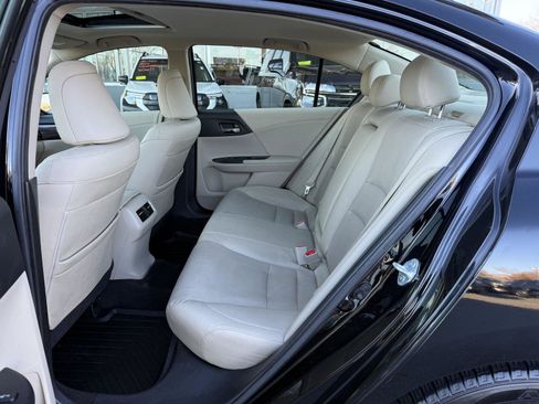 Used 2017 Honda Accord Touring image 32