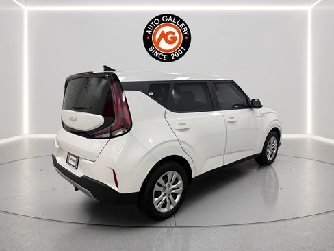 Used 2024 Kia Soul LX FWD image 3