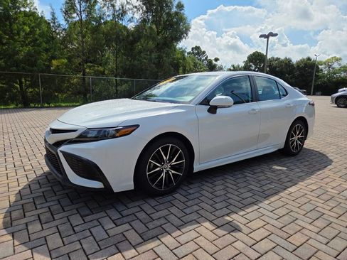 Certified 2023 Toyota Camry SE FWD image 3