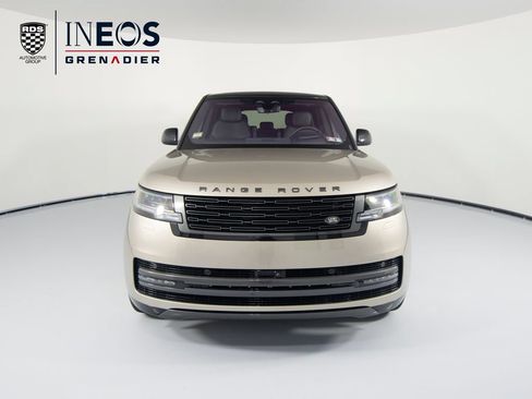Used 2023 Land Rover Range Rover SE AWD/4WD image 2