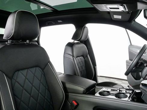 Used 2025 Volkswagen Atlas Cross Sport SEL Premium R-Line image 17