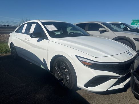 Certified 2025 Hyundai Elantra Sport image 6