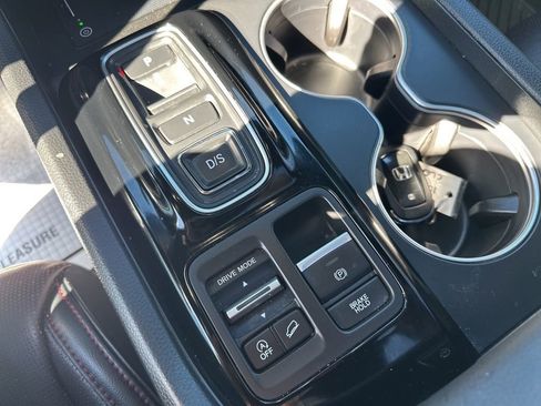 Used 2025 Honda Pilot Black Edition image 31