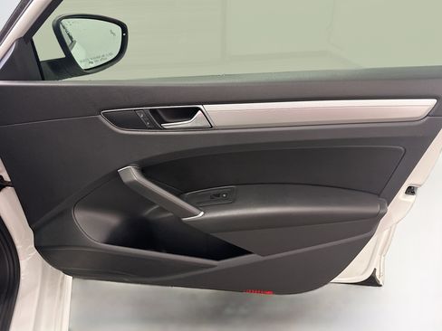 Used 2019 Volkswagen Passat 2.0T Wolfsburg w/ Wheels & Sunroof Package FWD image 33