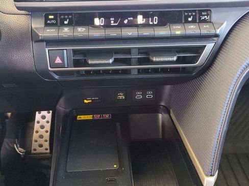 Used 2025 Toyota Camry SE FWD image 18