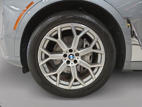 Used 2023 BMW X7 xDrive40i AWD/4WD image 9