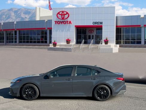 Used 2025 Toyota Camry Hybrid FWD image 7