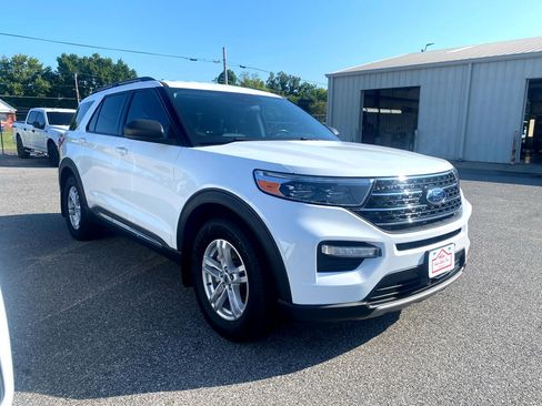 Used 2021 Ford Explorer XLT w/ Equipment Group 202A image 3