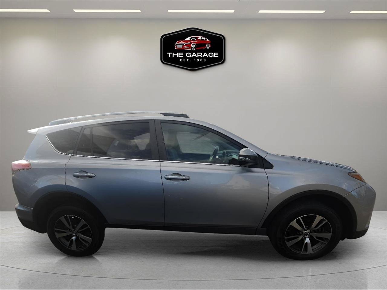 Used 2018 Toyota RAV4 XLE AWD/4WD image 7