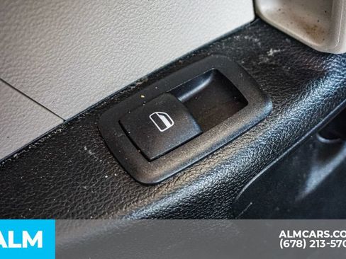 Used 2022 Chrysler Voyager LX FWD image 34