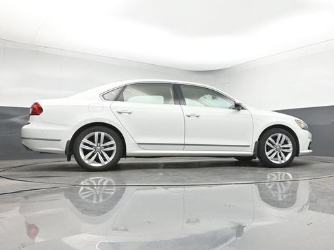 Used 2016 Volkswagen Passat 3.6 SEL Premium FWD image 17