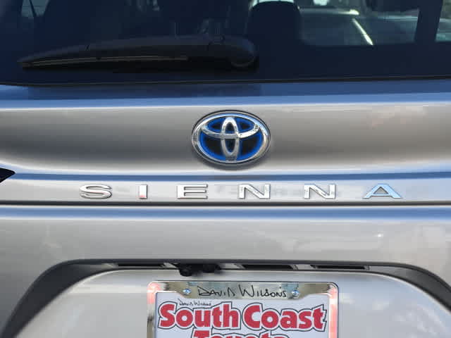 Used 2024 Toyota Sienna Platinum FWD image 9